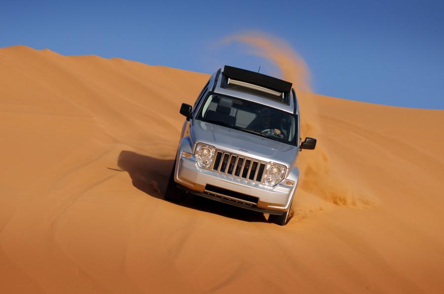  Jeep Cherokee 2008 года  (фото 27 из 161)